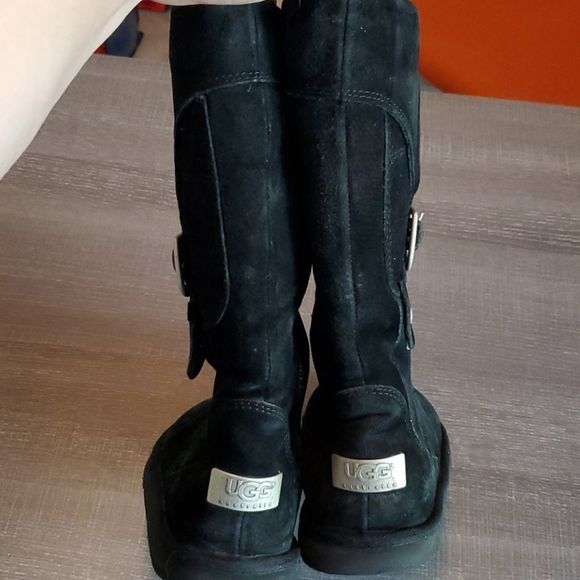 Black UGG boots - Picture 12 of 16